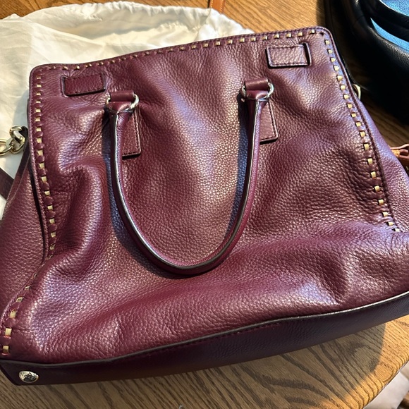 This is a beautiful like brand new Michael Kors Bag! - Picture 4 of 8